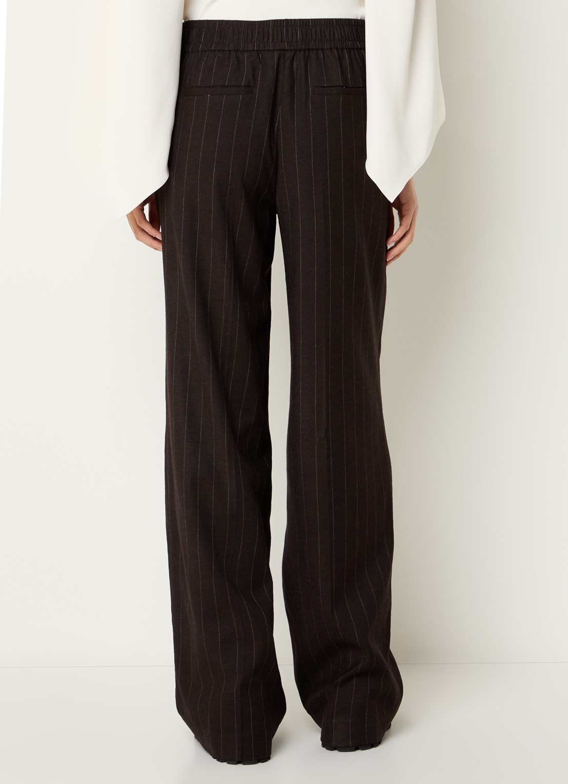 ba&sh Handrew mid waist straight fit broek in wolblend met krijtstreep - achterkant donkerbruin