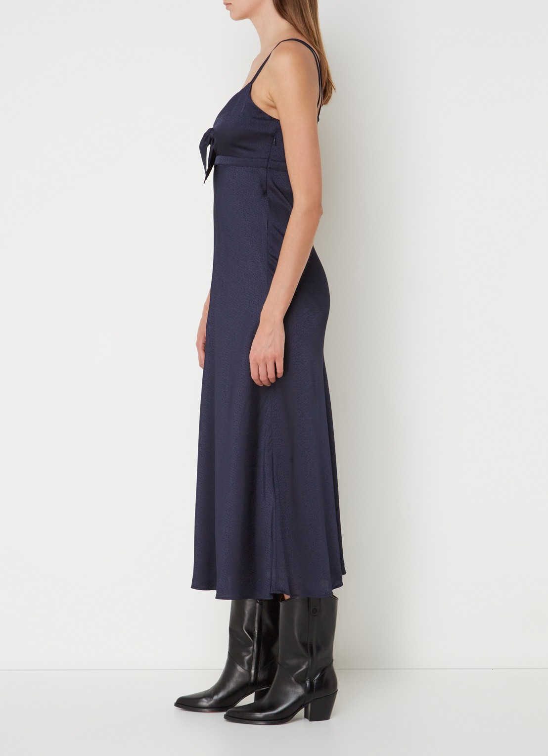 ba&sh Issa midi jurk van satijn - voorkant 5 donkerblauw