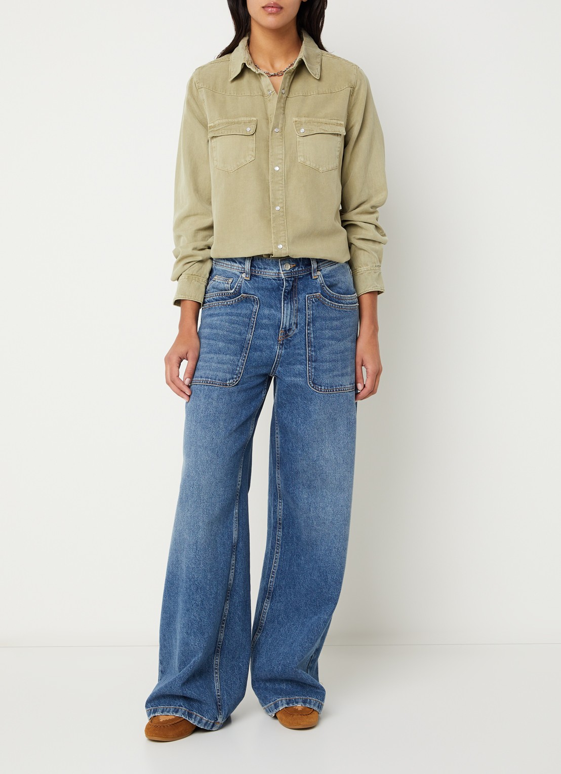 ba&sh Jada blouse met klepzakken - voorkant 2 lichtgroen