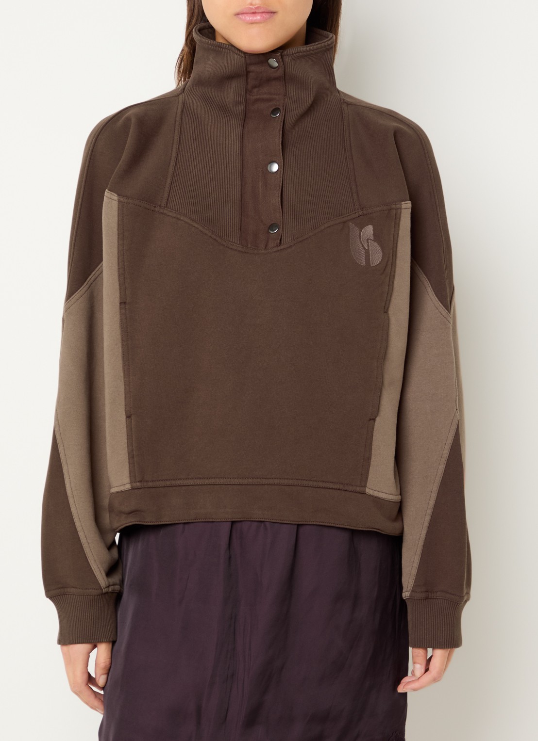 ba&sh Jessy sweater met steekzakken en logoborduring - detail 2 chocoladebruin