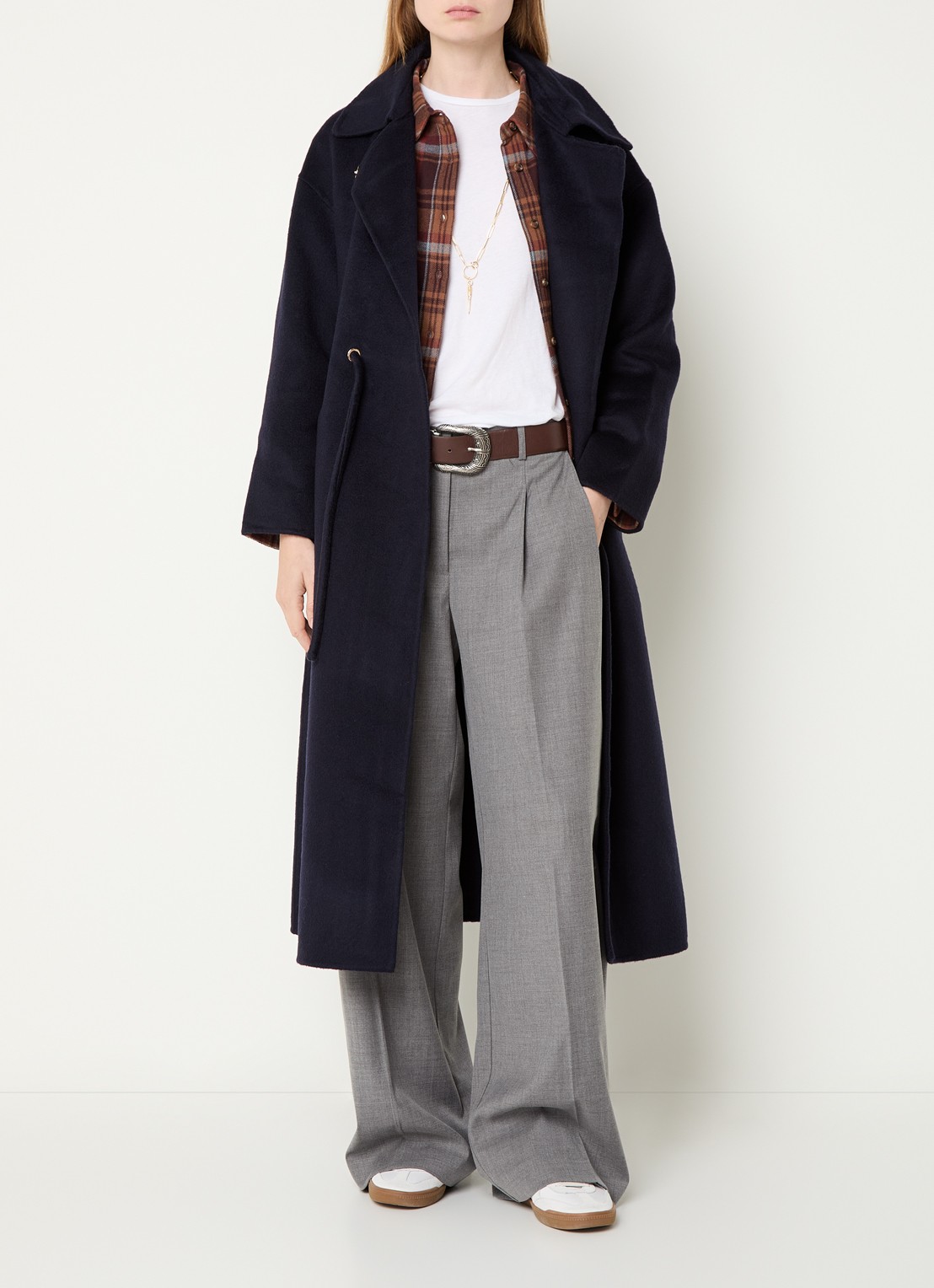 ba&sh Kate trenchcoat in wolblend met steekzakken  - voorkant 3 donkerblauw