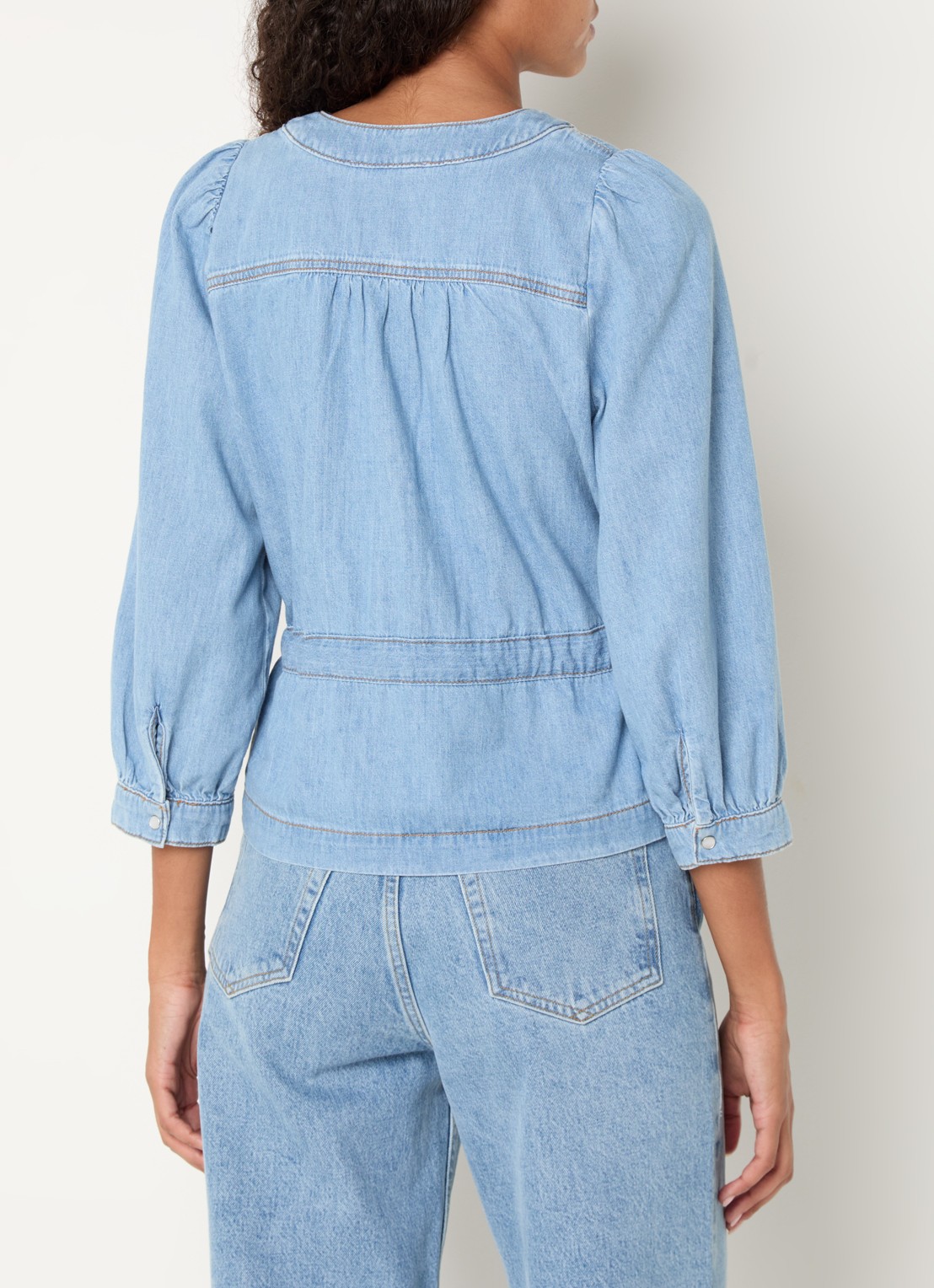 ba&sh Lavina tuniek van chambray met strikceintuur - achterkant 4 lichtblauw