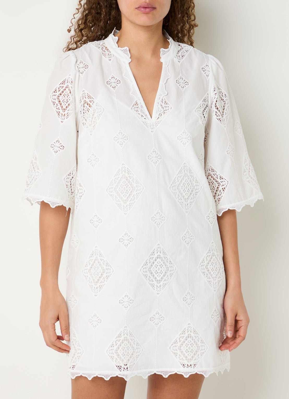ba&sh Malo mini jurk met broderie - detail gebroken wit