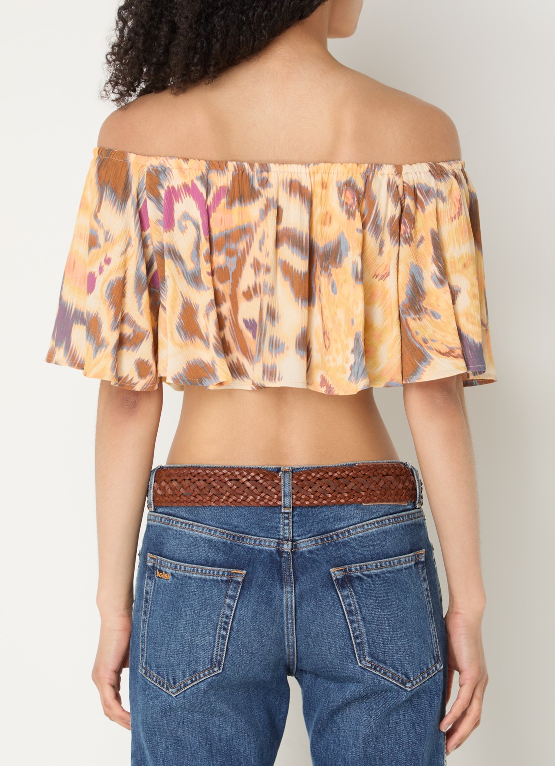 ba&sh Manthea cropped off shoulder top met print - achterkant okergeel