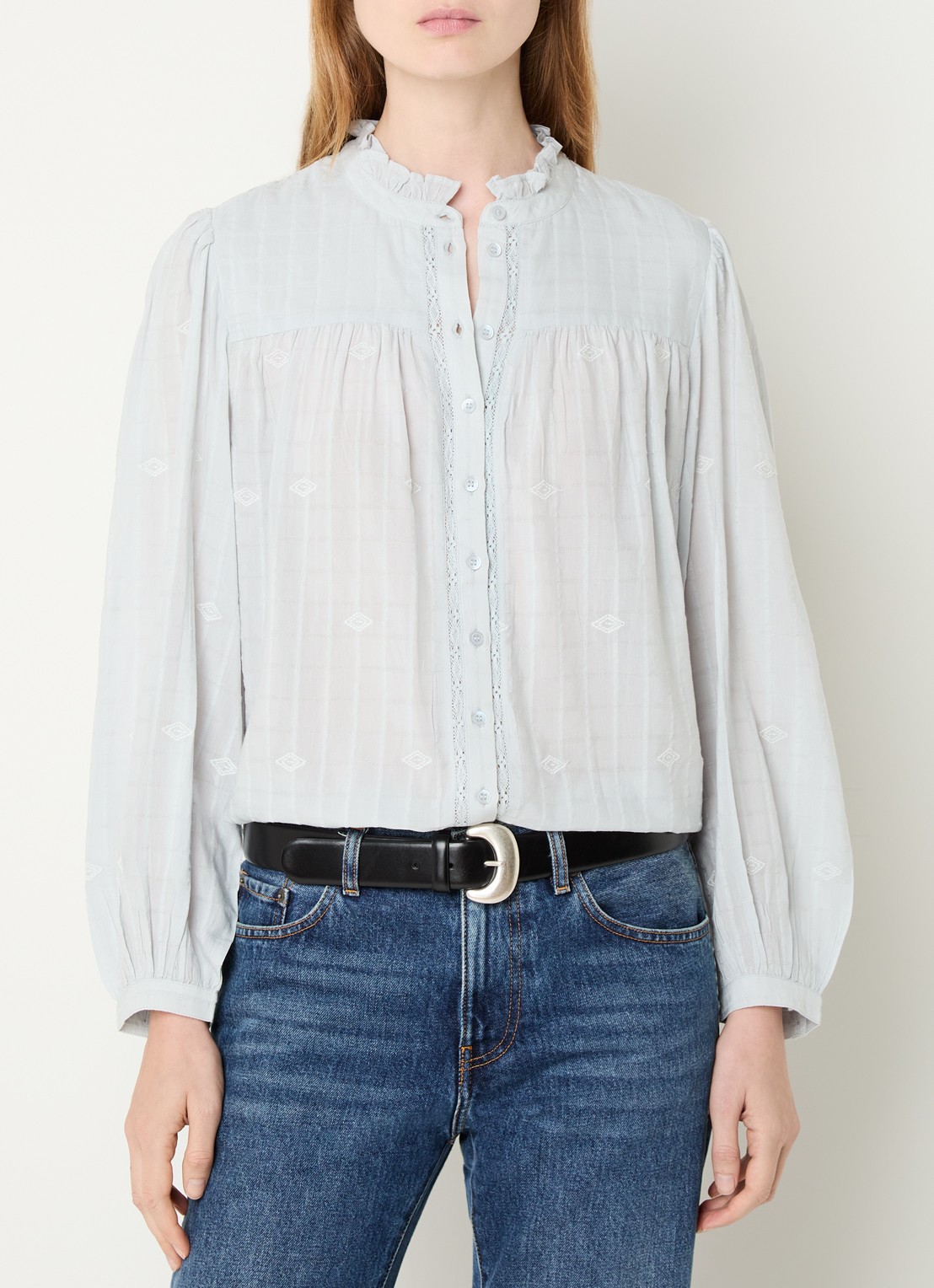 ba&sh Melody blouse met volant en pofmouw - detail lichtblauw