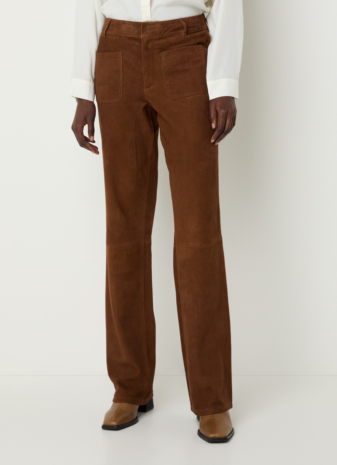 ba&sh Mossi high waist slim fit broek van geitensuède met steekzakken - detail 4 cognac
