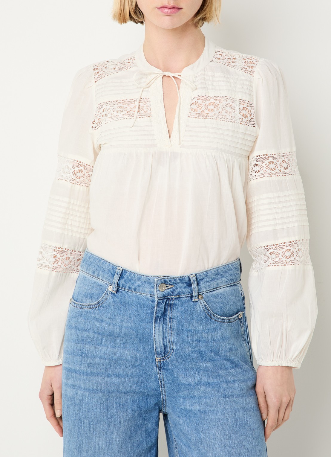ba&sh Nami blouse met details van kant - detail 4 gebroken wit