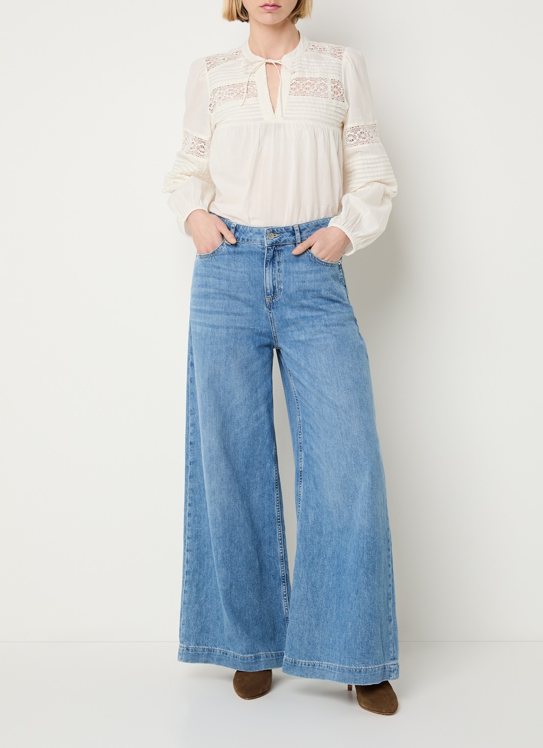 ba&sh Nami blouse met details van kant - voorkant 3 gebroken wit