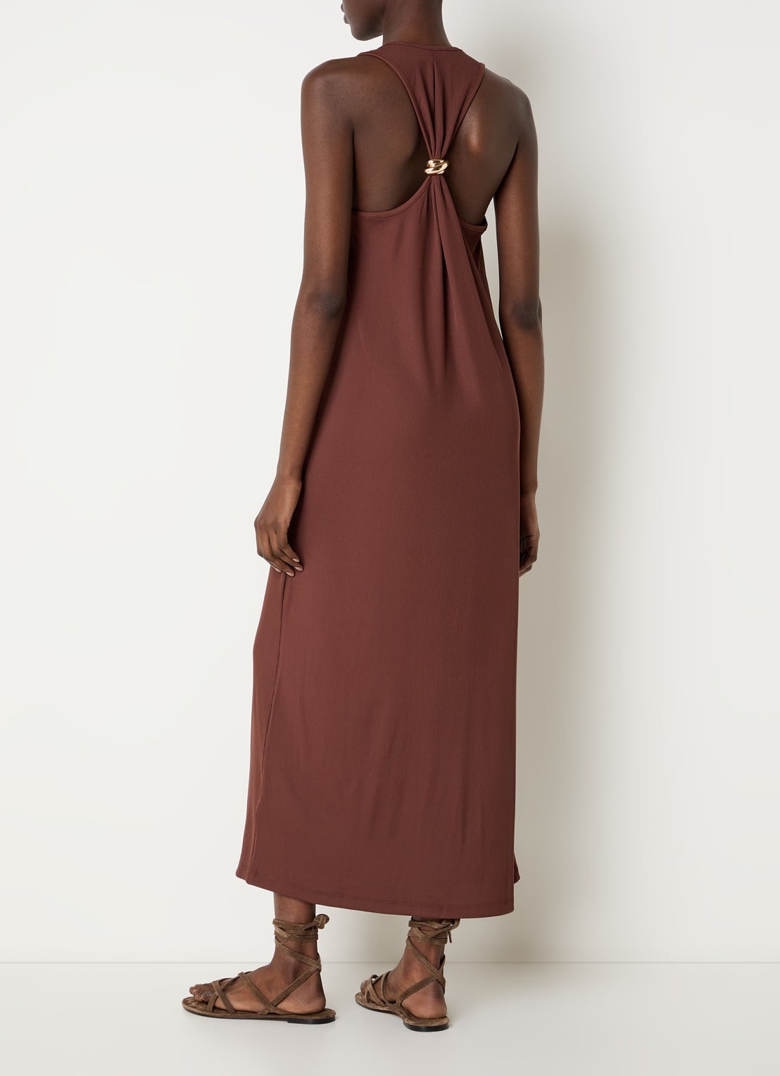 ba&sh Naora maxi jurk van jersey met ribstructuur - voorkant 2 chocoladebruin