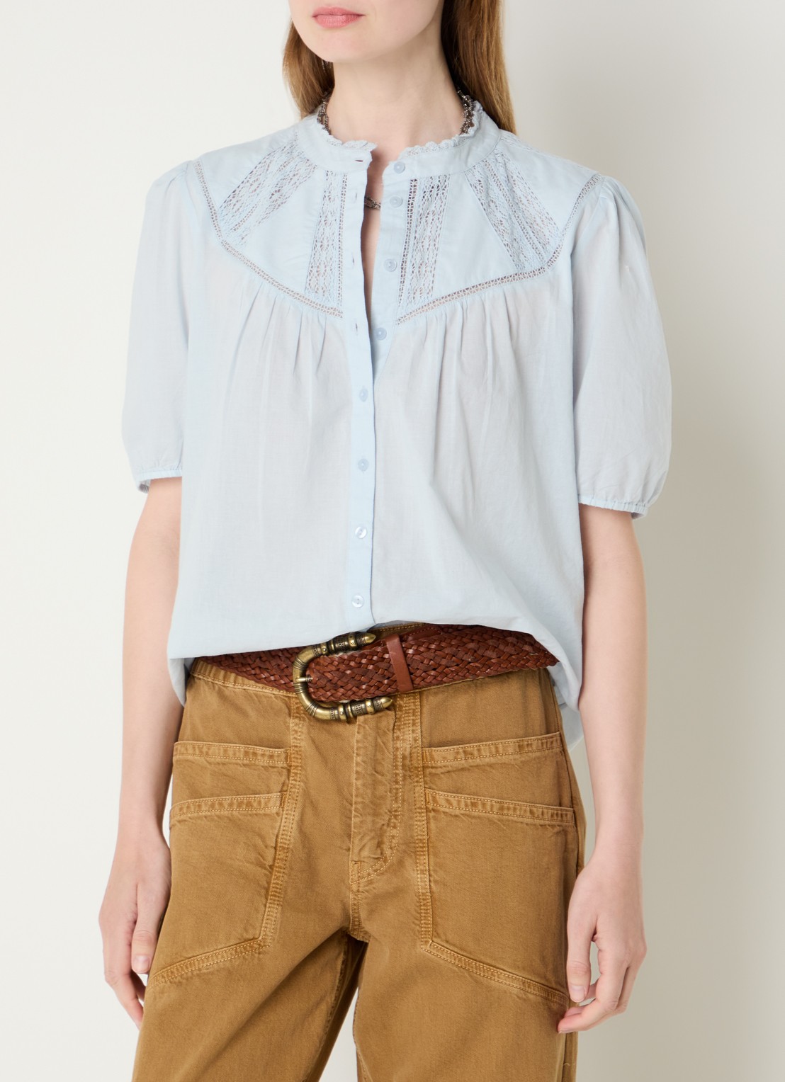 ba&sh Nella blouse met broderie en pofmouw - detail lichtblauw