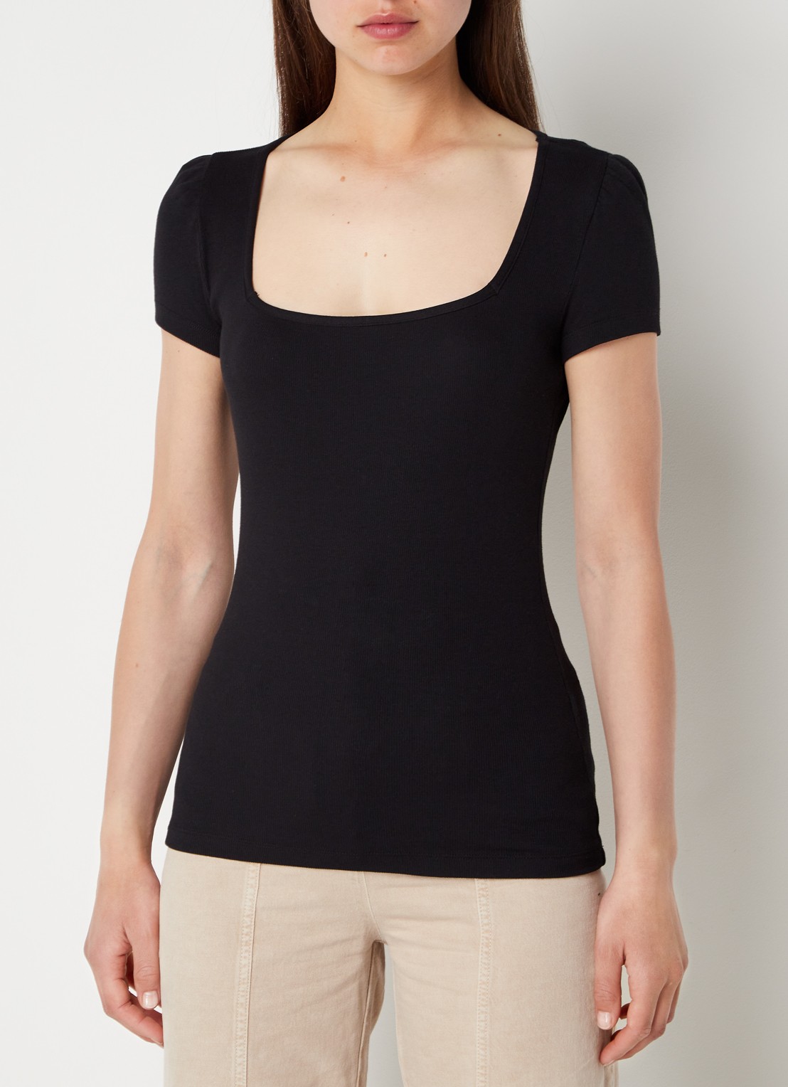 Ba&sh Odelia T-shirt met pofmouw en rechthoekige halslijn - detail 3 zwart