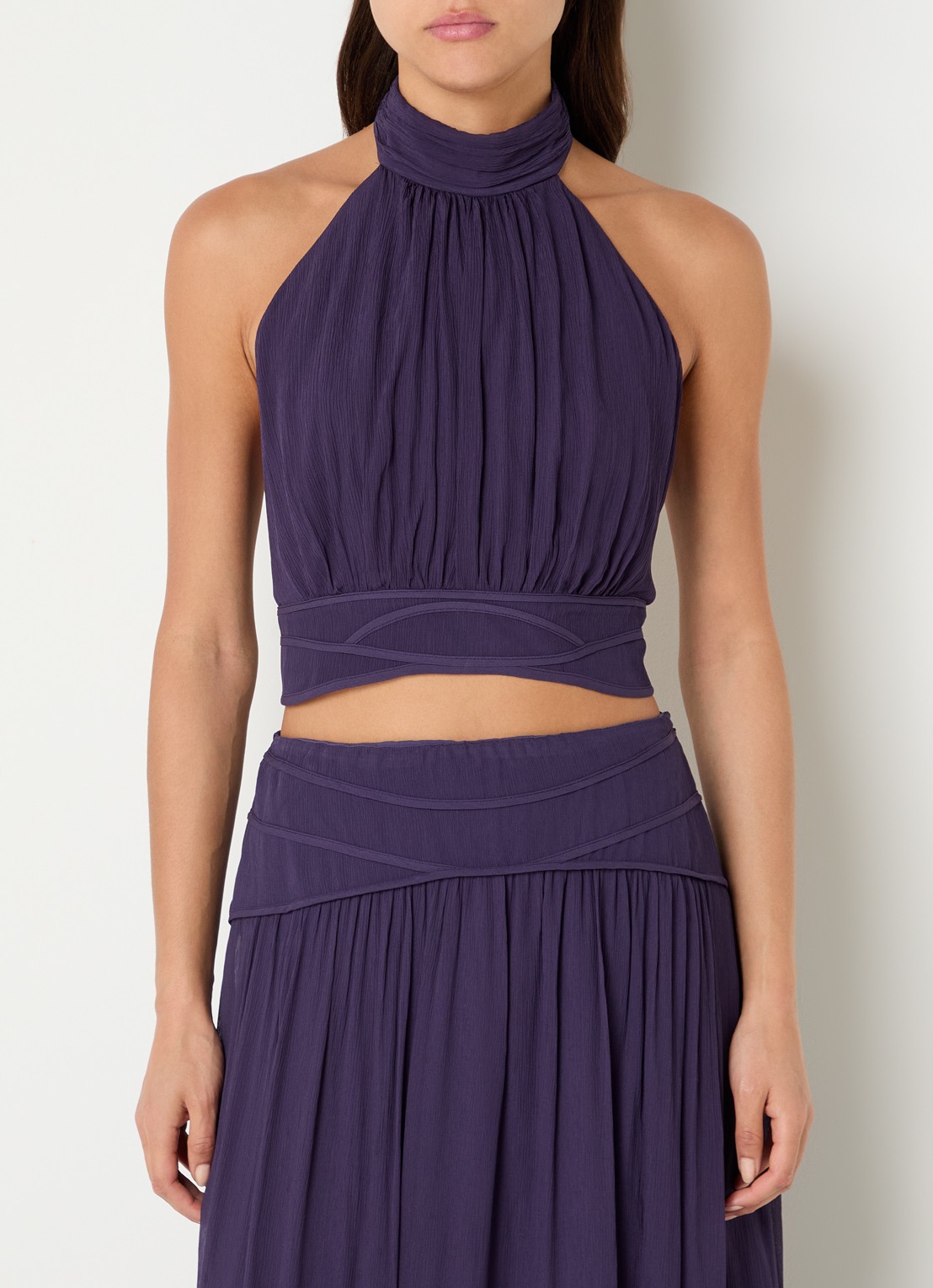 ba&sh Oia semi-transparante cropped haltertop van crepe met rugdecolleté - detail 2 paars