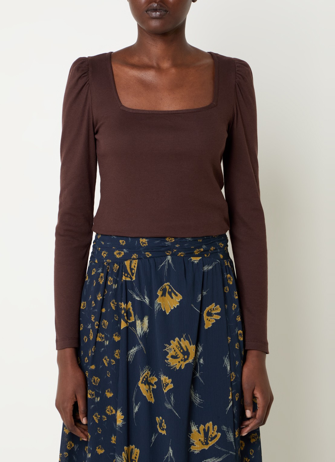 ba&sh Oprah ribgebreide top met pofmouw - detail 4 donkerbruin