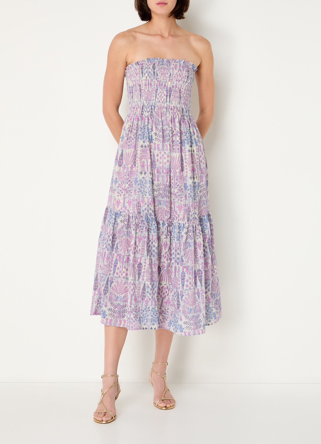 ba&sh Piala off shoulder midi jurk met bladprint en smockwerk - detail 4 roze