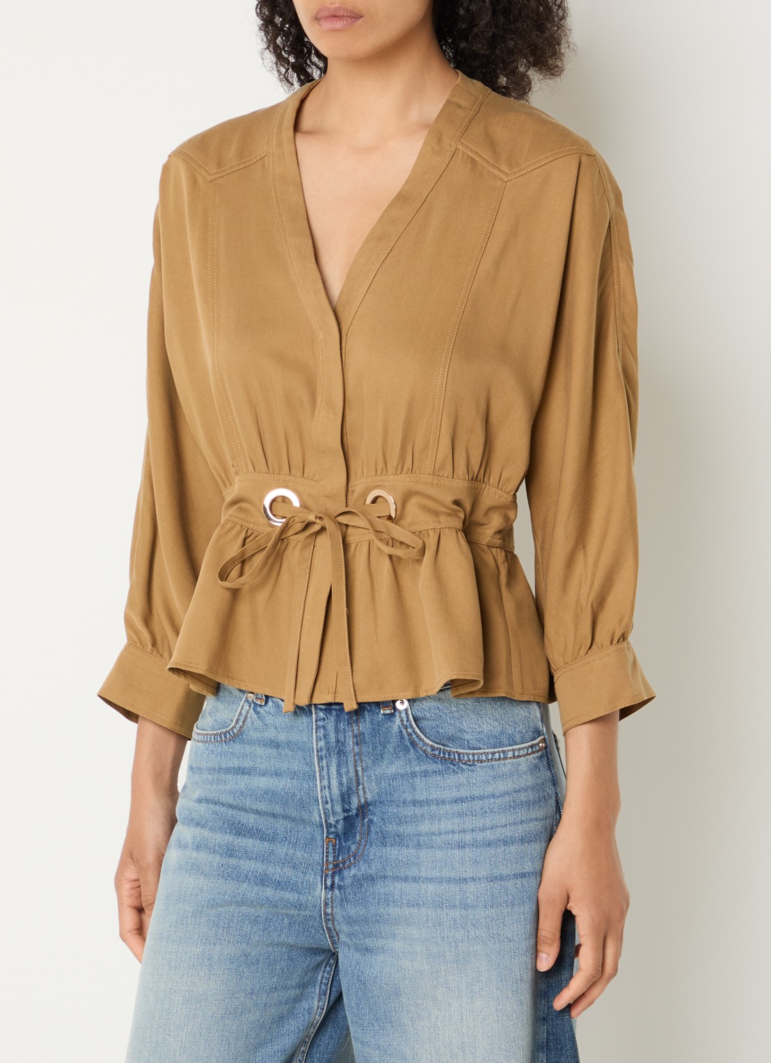 ba&sh Precilia blouse met strikceintuur - detail 2 camel