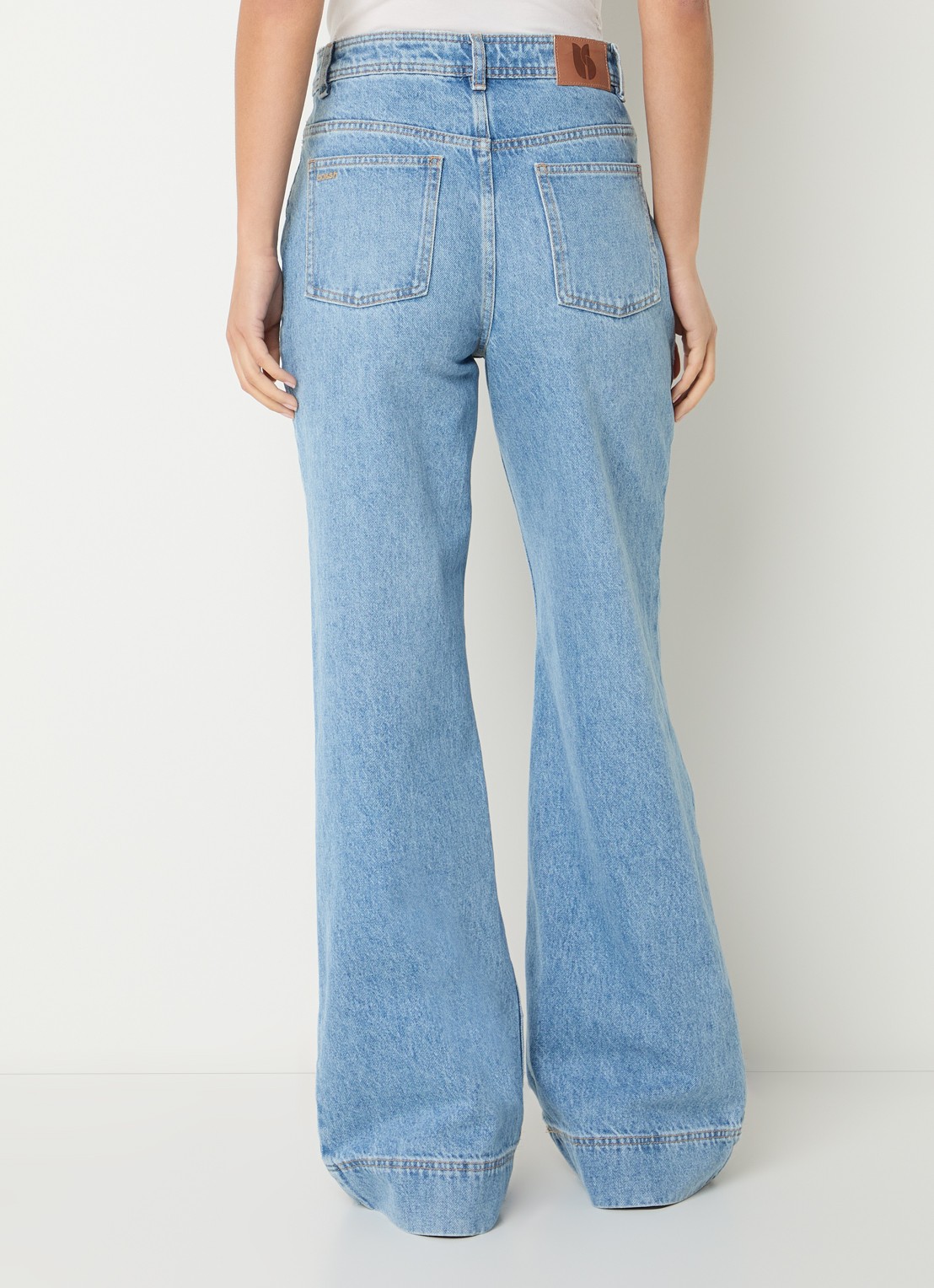 ba&sh Ranja high waist flared jeans met lichte wassing - achterkant 3 indigo
