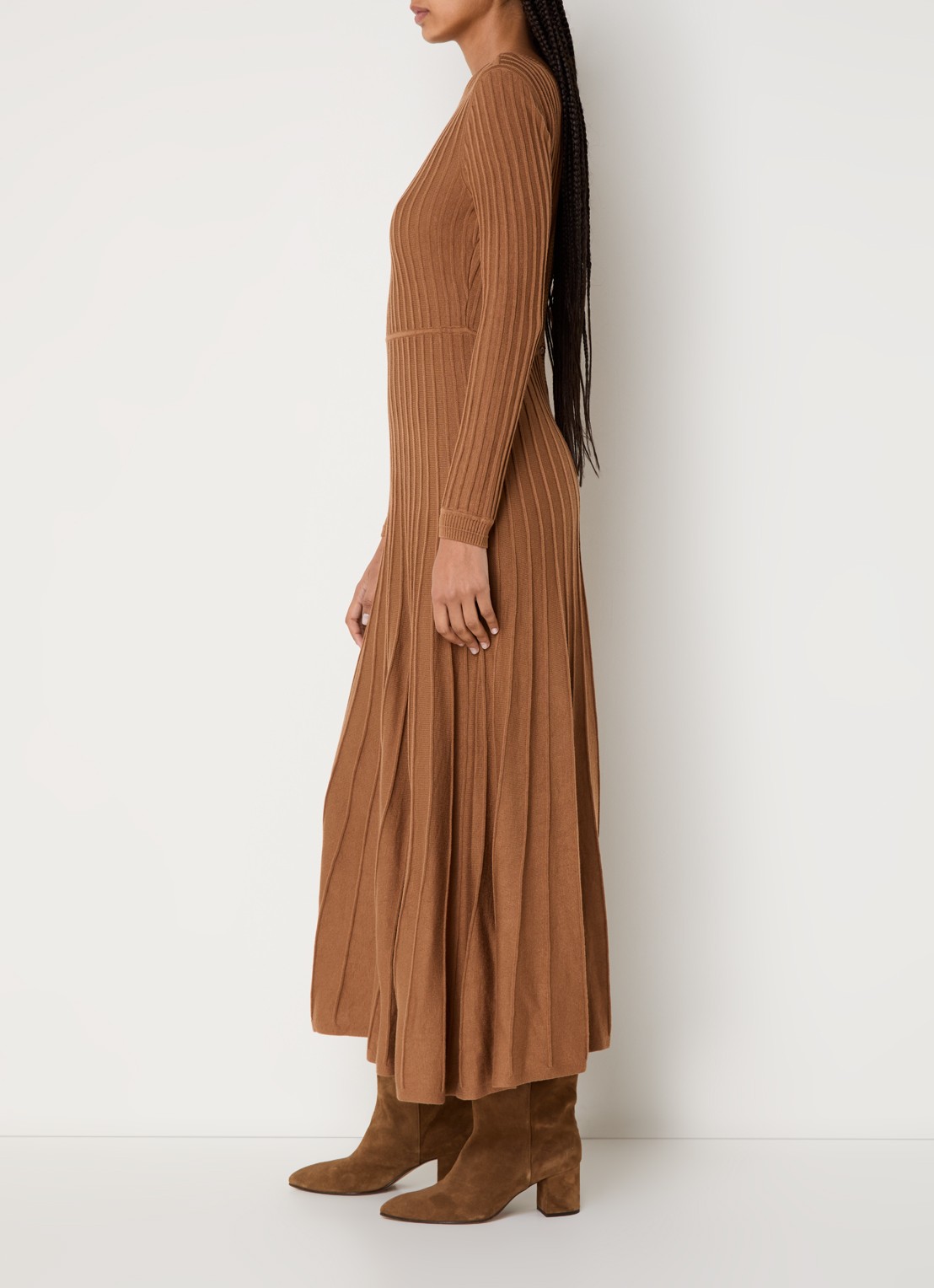 ba&sh Ribgebreide midi jurk in wolblend - achterkant cognac