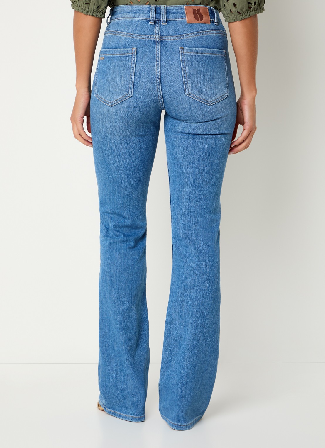 ba&sh Ross high waist slim fit jeans met medium wassing - achterkant indigo