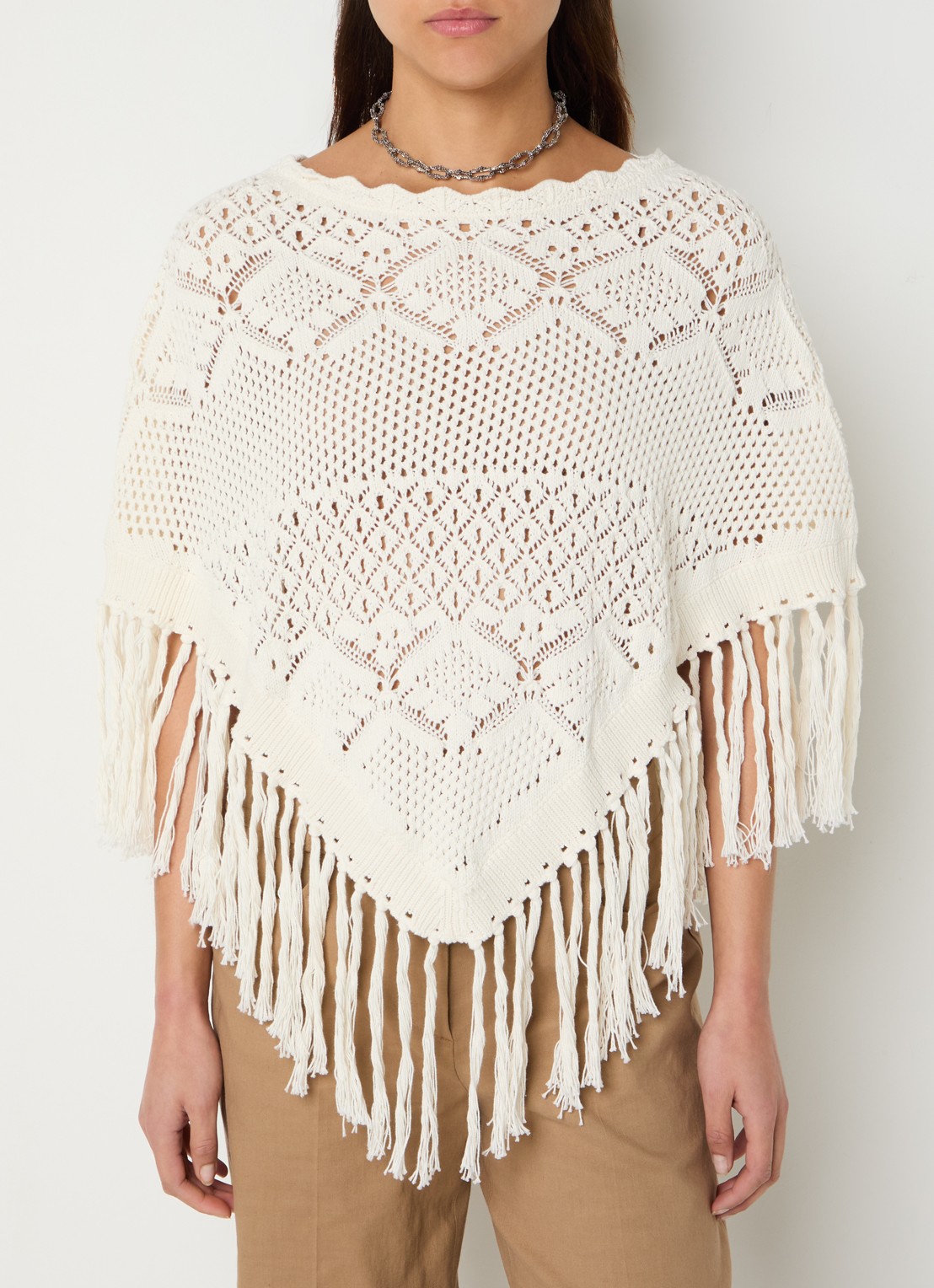 ba&sh Sandy grofgebreide poncho met broderie - detail 4 gebroken wit