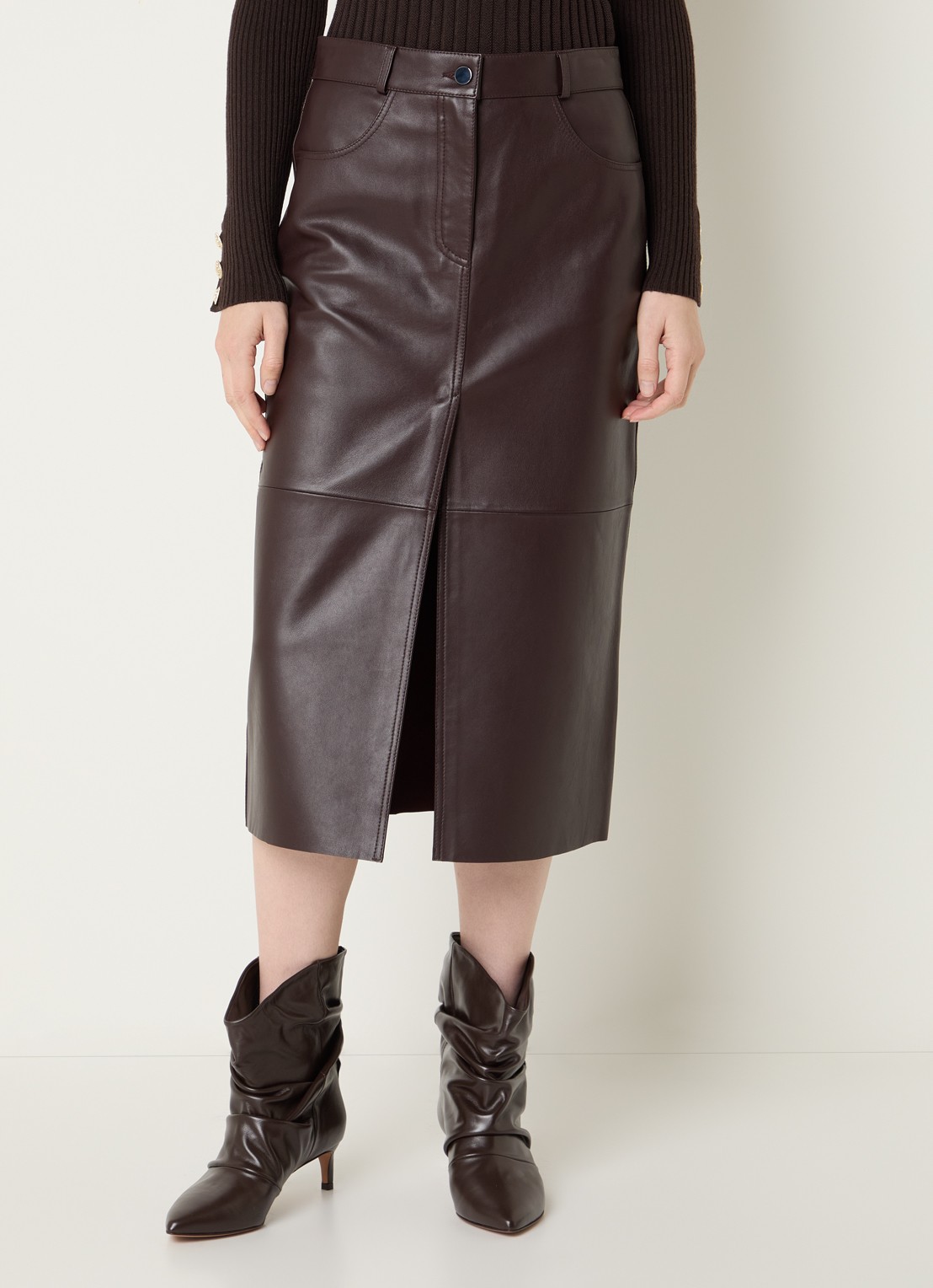 ba&sh Solene midi rok van lamsleer met steekzakken - detail donkerbruin