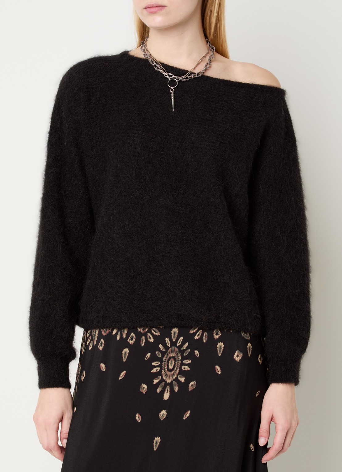 ba&sh Suela grofgebreide pullover in alpaca wolblend met asymmetrische hals - detail 3 zwart