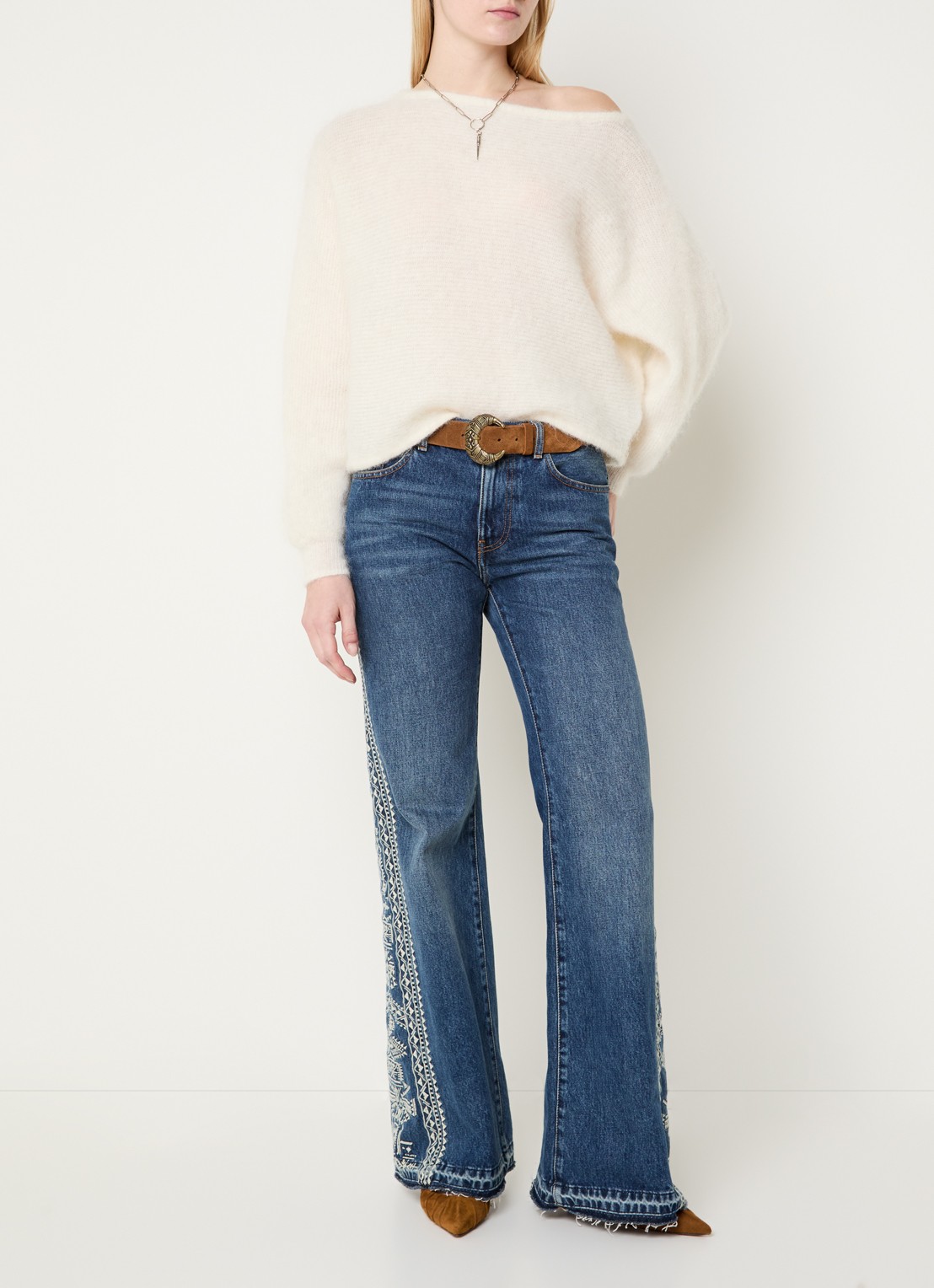 ba&sh Suela grofgebreide pullover in alpaca wolblend met asymmetrische hals - voorkant 4 gebroken wit
