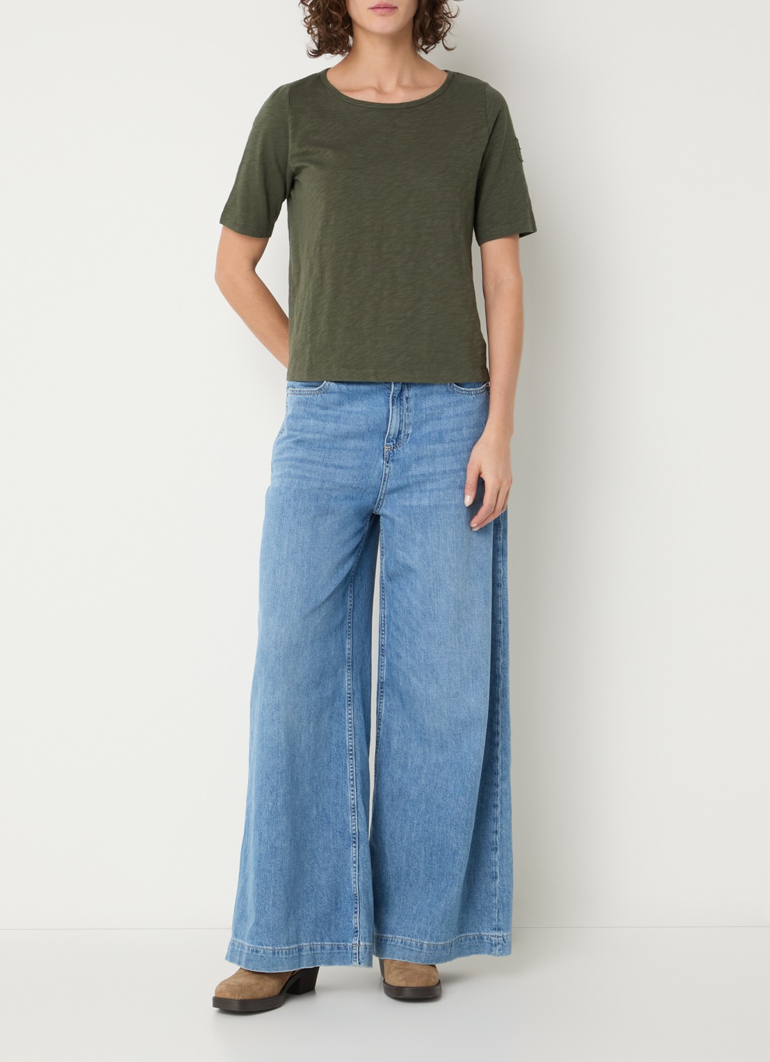 ba&sh Vina T-shirt met boothals - voorkant 3 khaki