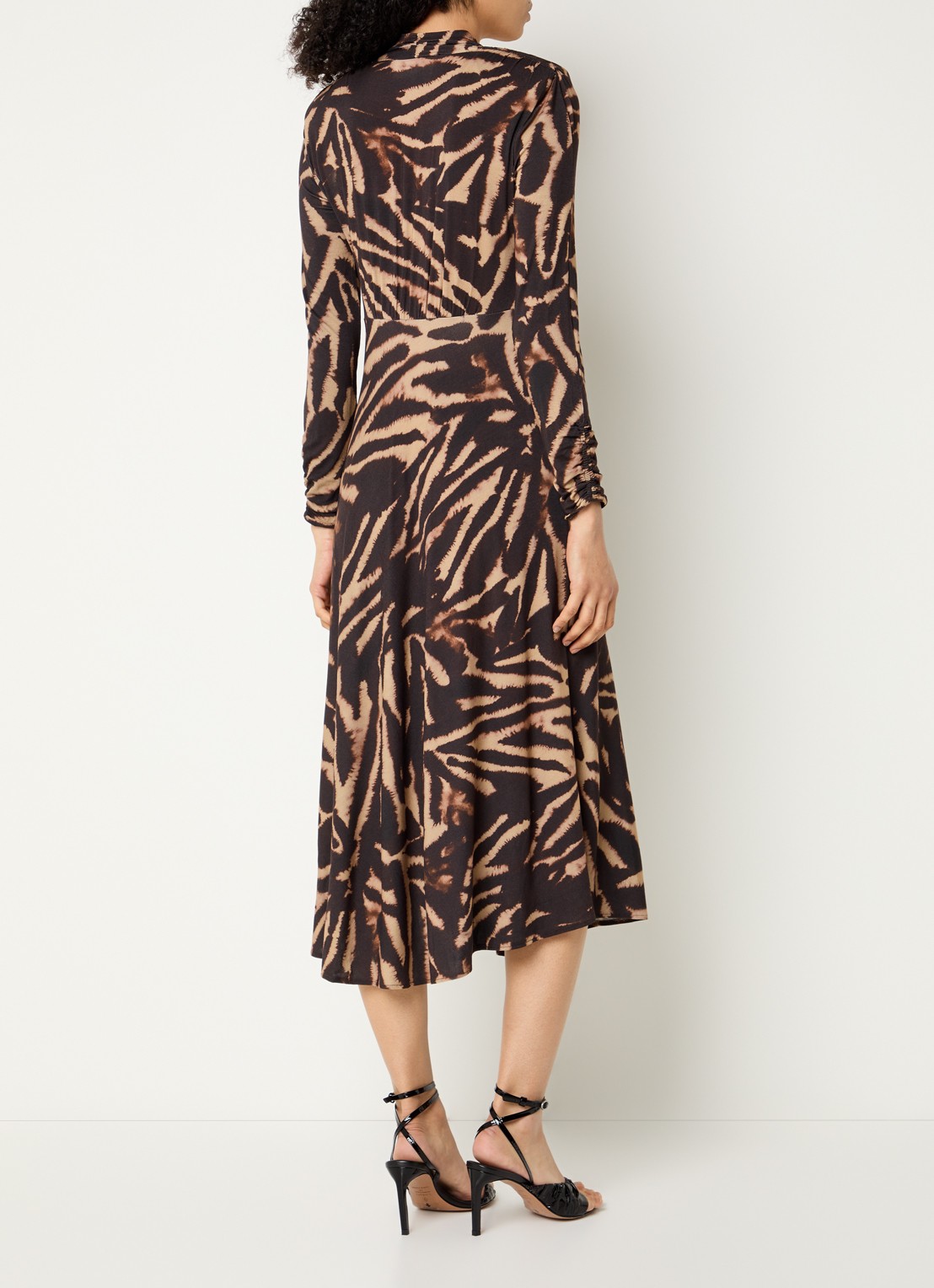 ba&sh Zahirah midi jurk met zebraprint - achterkant 4 donkerbruin