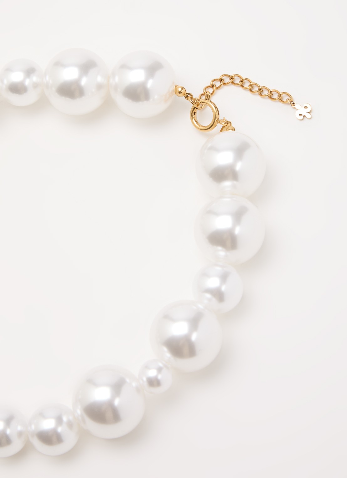 Babs The Label Big Pearl kralenketting verguld - detail 2 creme