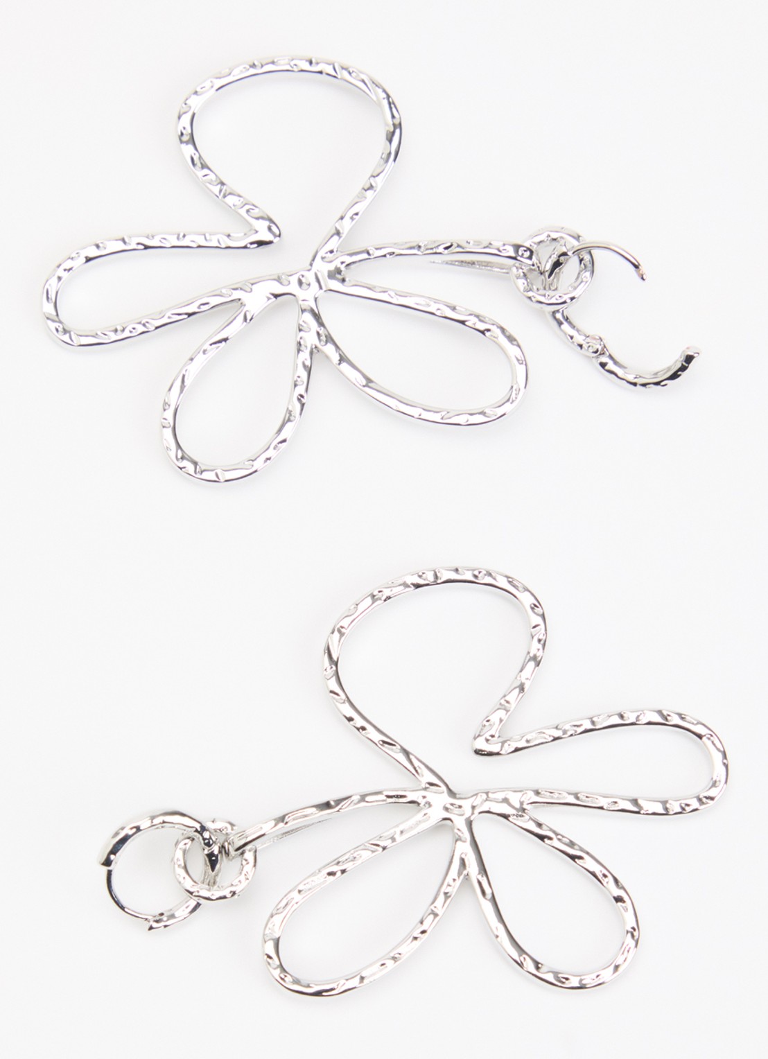 Babs The Label Bloomed Oorringen met hanger - detail zilver
