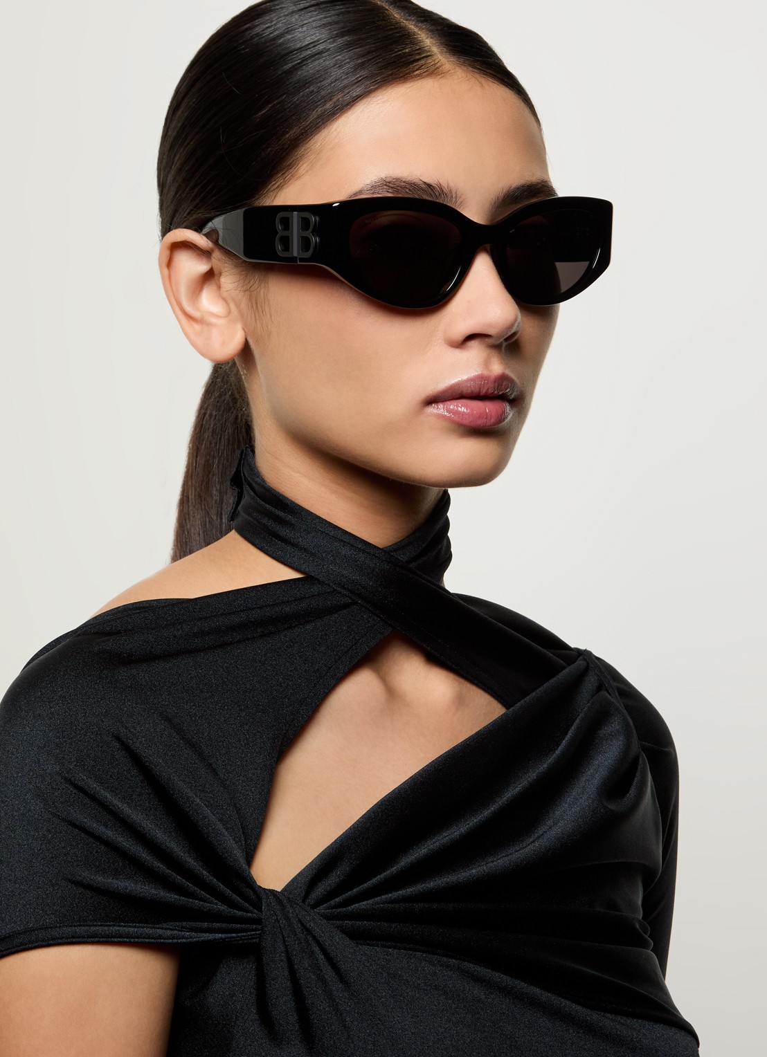 Balenciaga Cat Eye zonnebril BB0324SK - voorkant 5 zwart