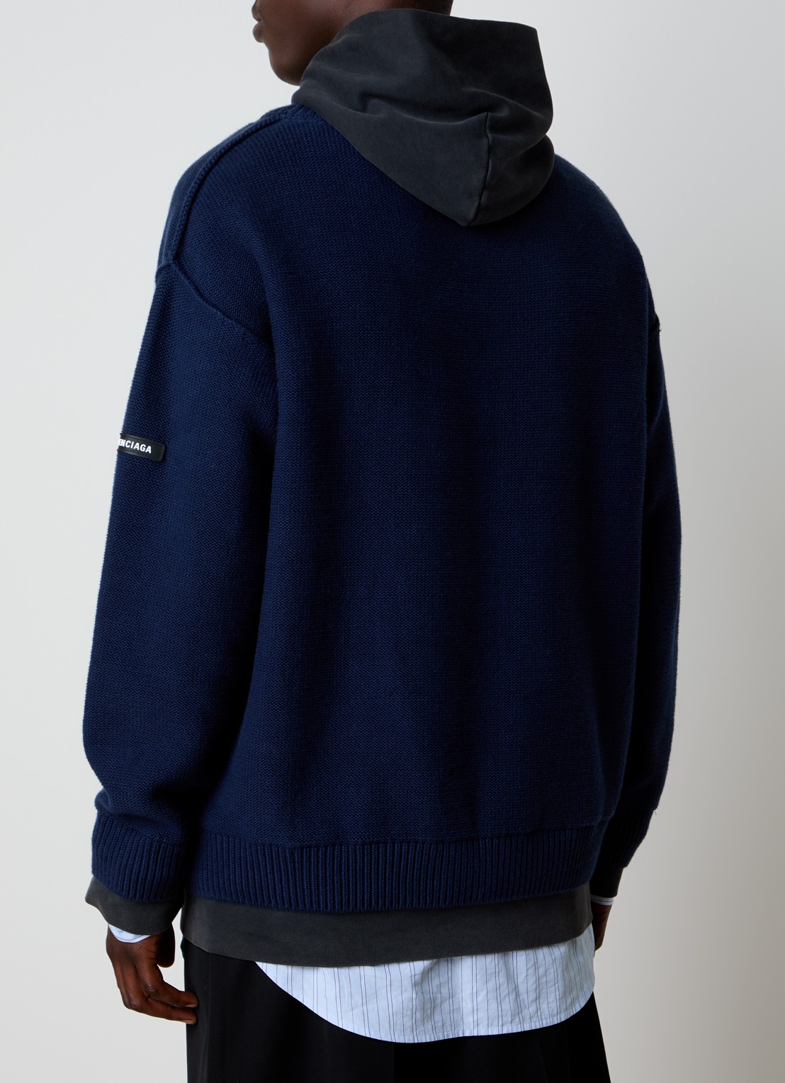 Balenciaga Grofgebreide trui met capuchon - achterkant 6 donkerblauw