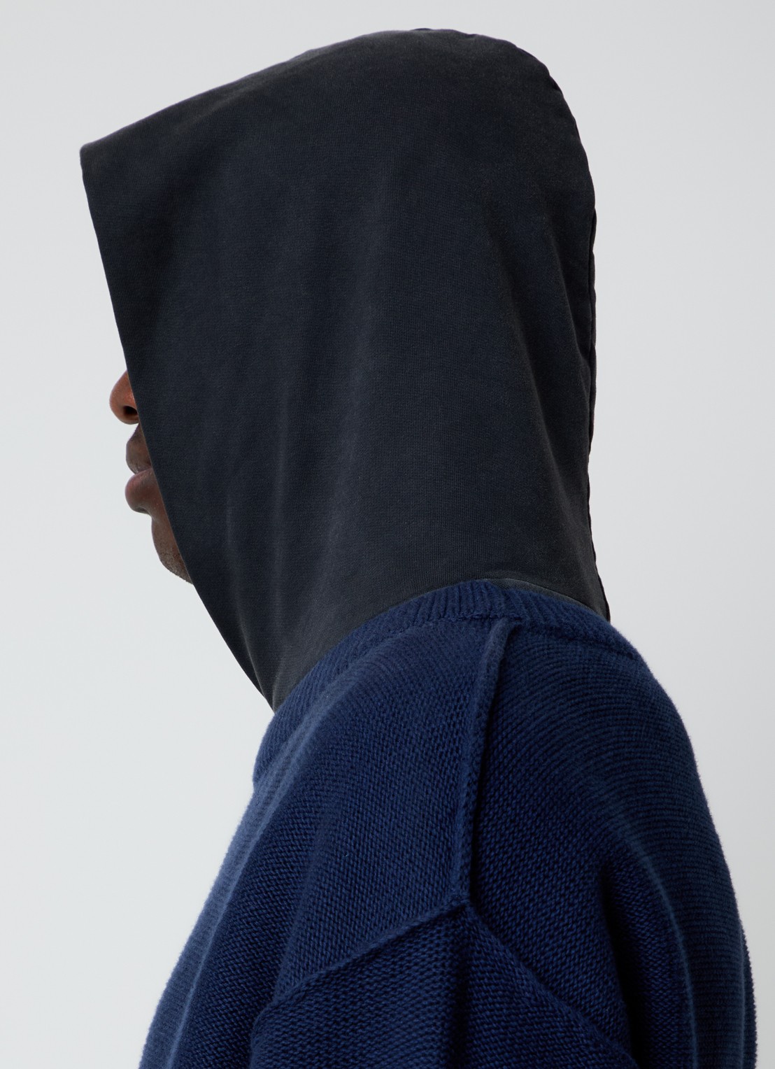 Balenciaga Grofgebreide trui met capuchon - detail 2 donkerblauw