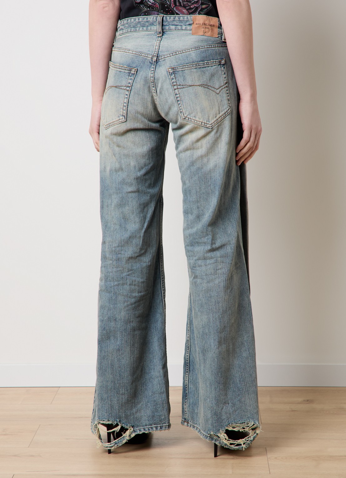 Balenciaga High waist loose fit jeans met verwassen afwerking - achterkant indigo