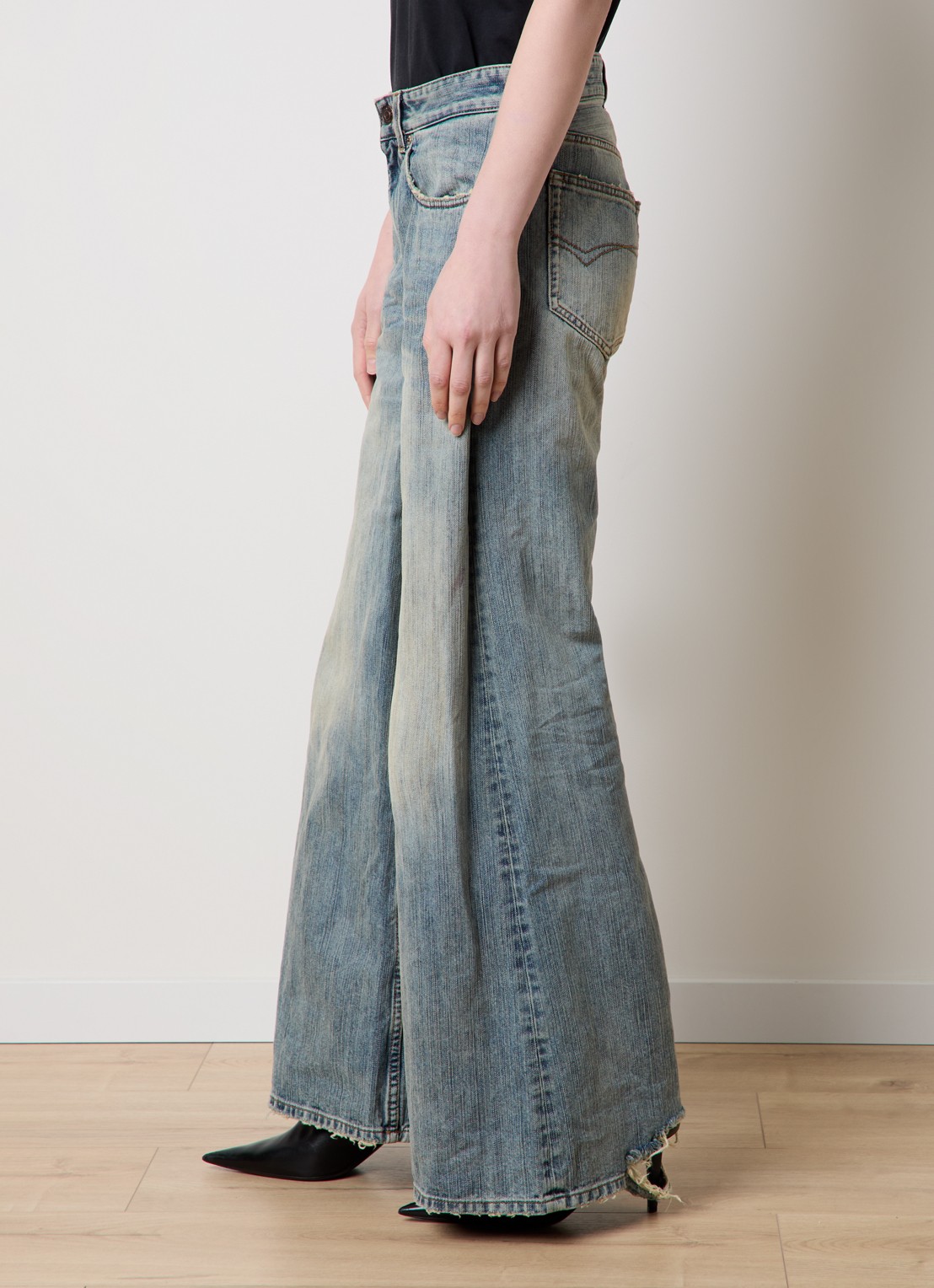 Balenciaga High waist loose fit jeans met verwassen afwerking - detail 3 indigo