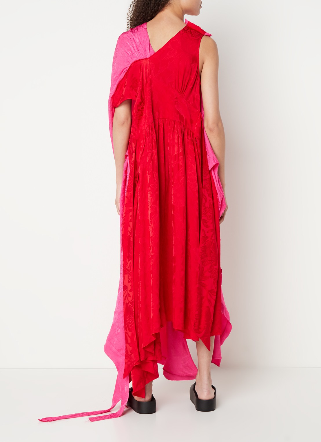 Balenciaga Maxi jurk met jacquard dessin en asymmetrische zoom - achterkant donkerroze