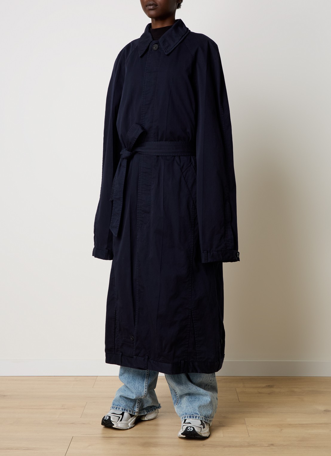 Balenciaga Oversized trenchcoat met steekzakken en ceintuur - detail 2 donkerblauw