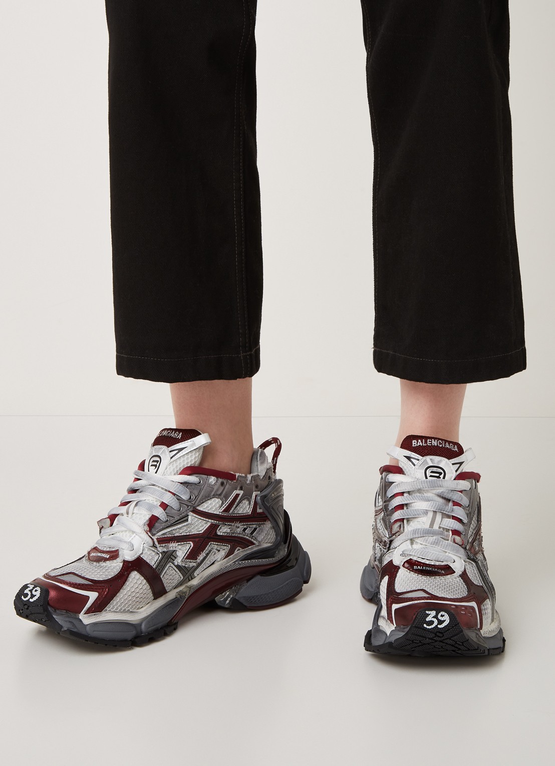Balenciaga Runner sneaker met mesh details  - voorkant 7 bordeauxrood