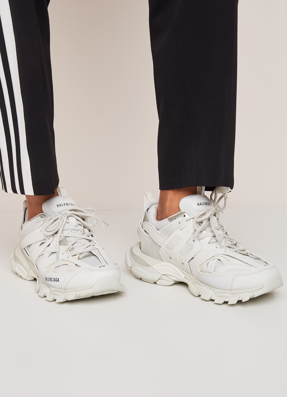 Balenciaga Track sneaker met mesh details  - voorkant 2 wit