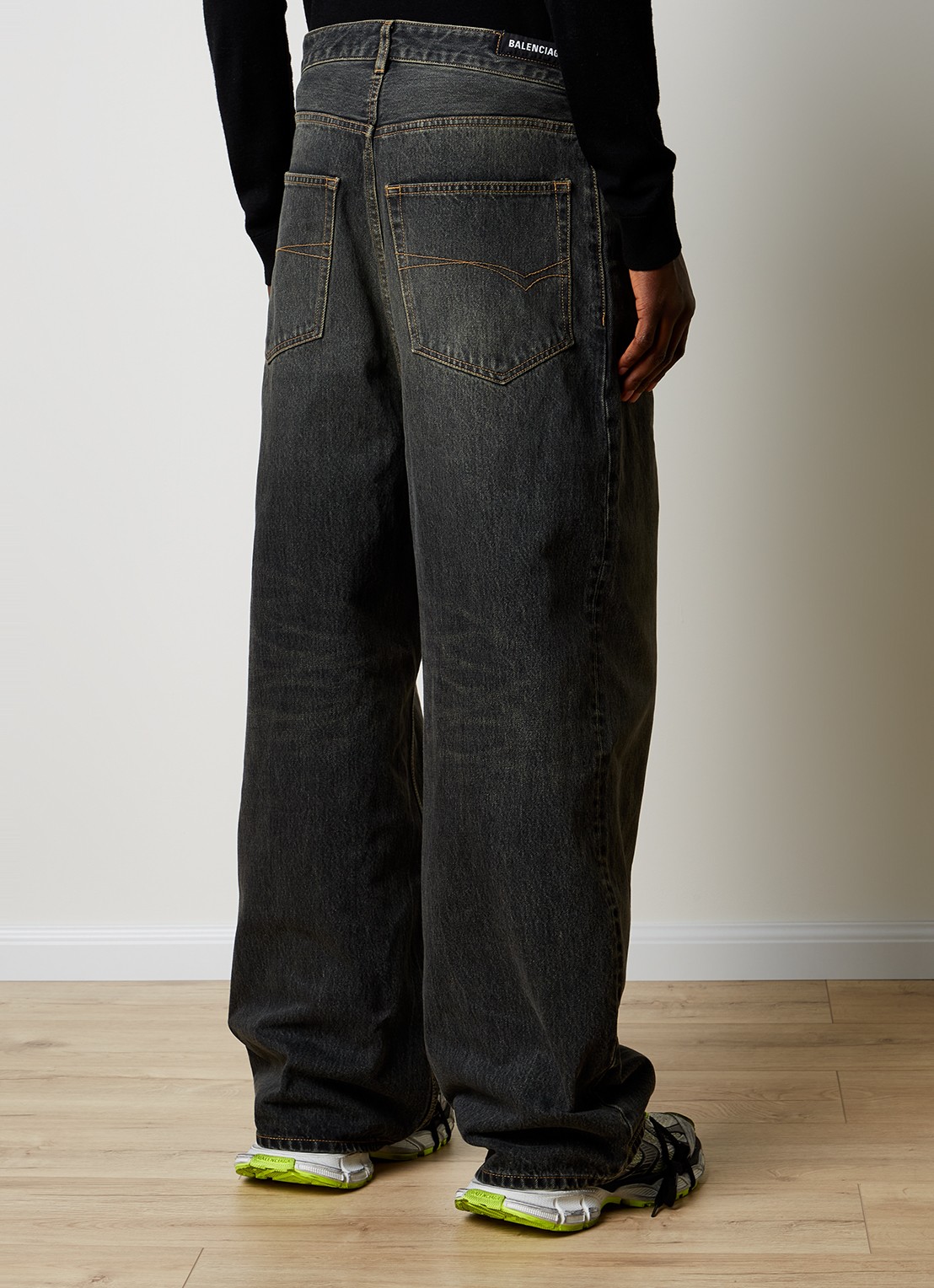 Balenciaga Wide leg jeans met donkere wassing - achterkant indigo
