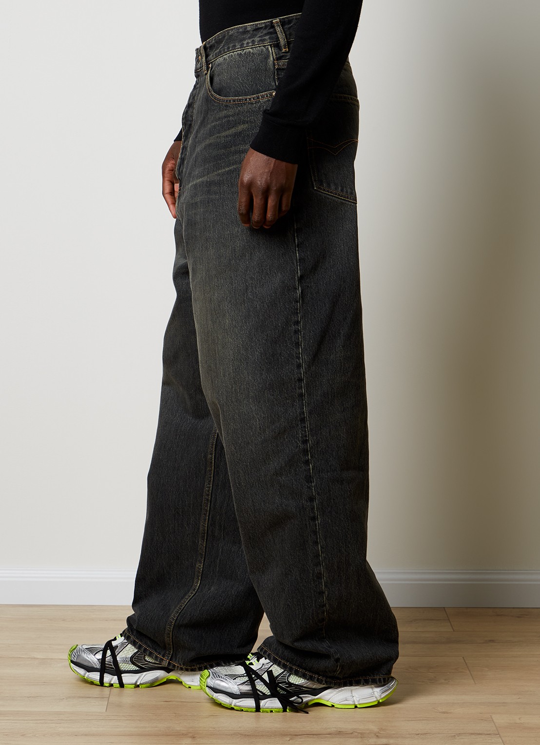 Balenciaga Wide leg jeans met donkere wassing - detail 5 indigo