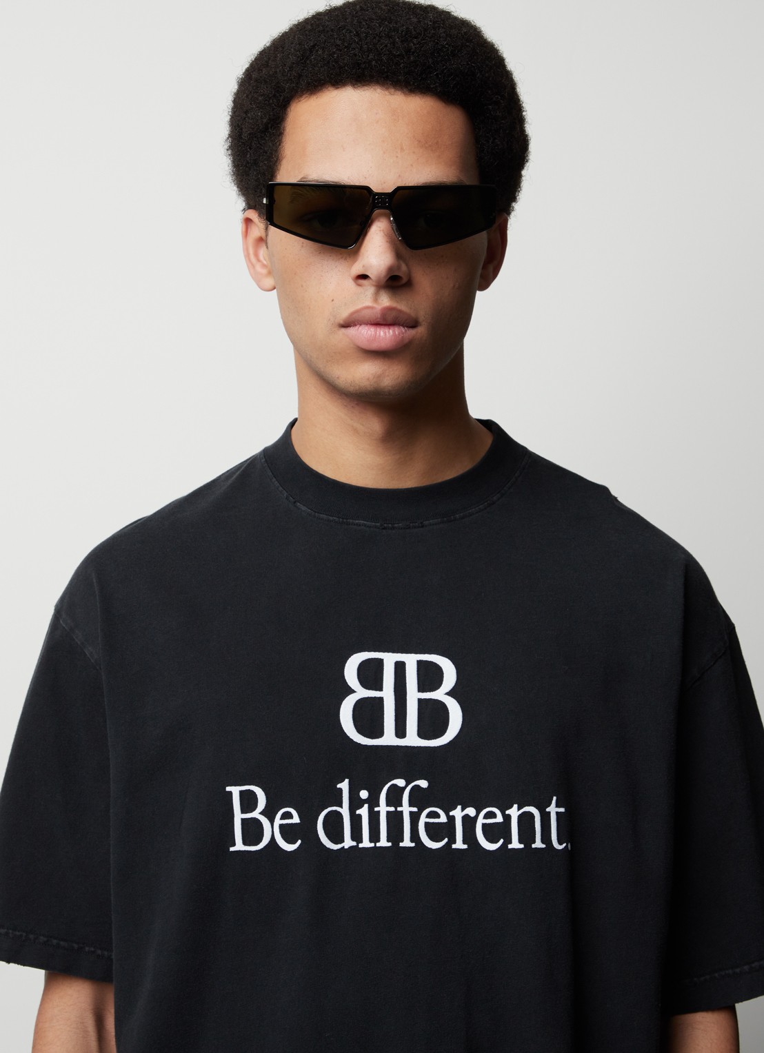 Balenciaga Zonnebril BB0192S - voorkant 2 zwart