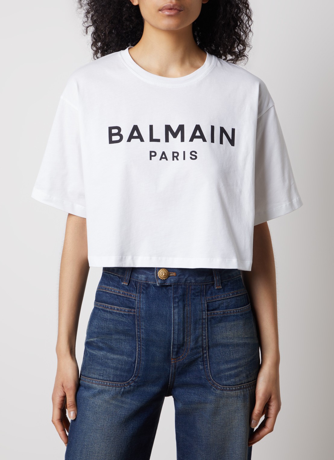 Balmain Cropped T-shirt met logoprint - detail wit