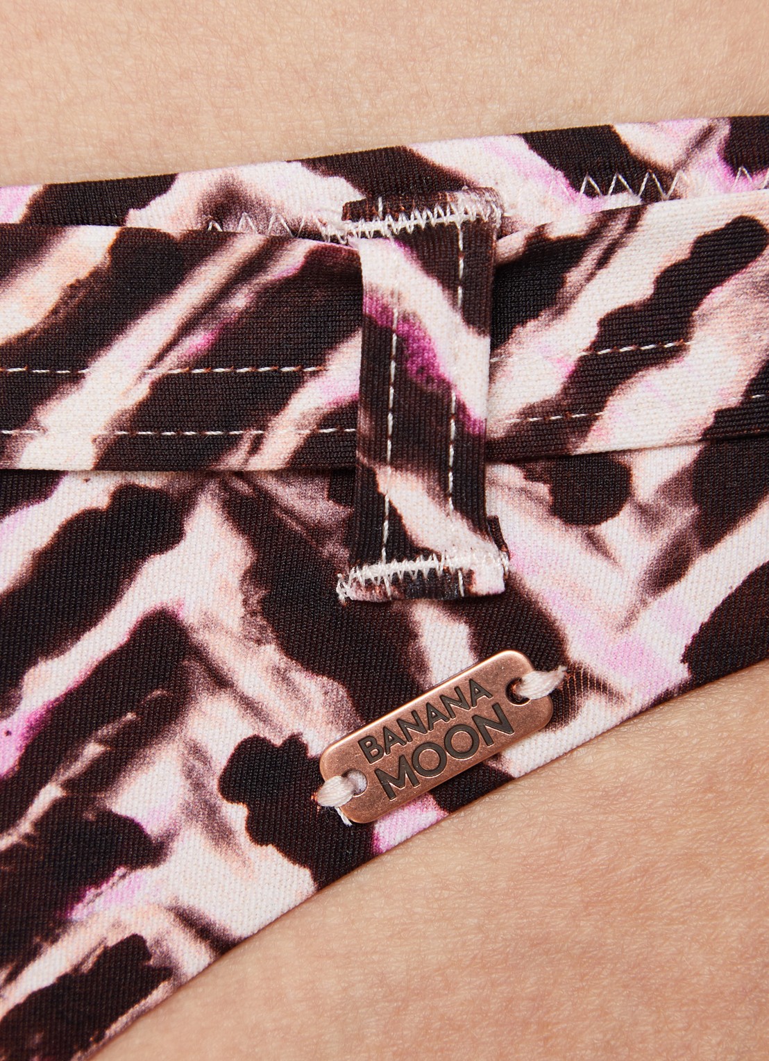 Banana Moon Dita Sunbow bikinislip met ceintuur en print - detail 5 lichtroze