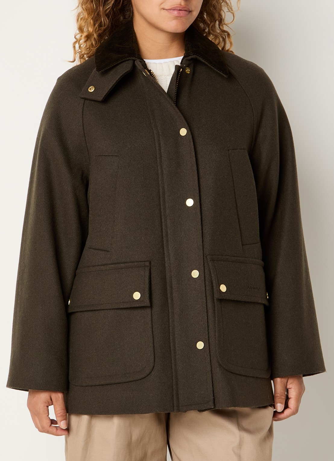 Barbour Mantel met klepzakken - detail olijfgroen
