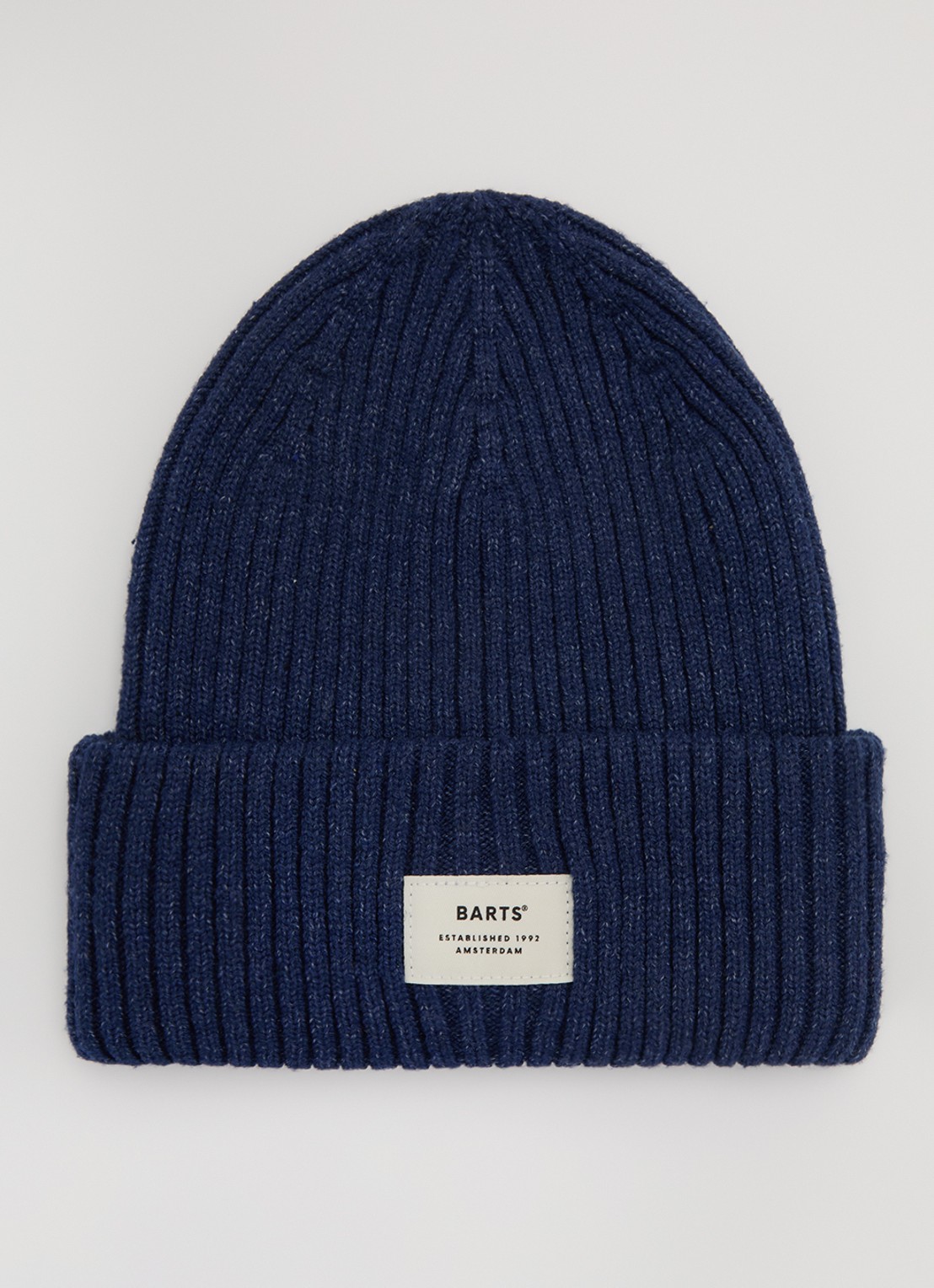 Barts Basalth ribgebreide muts met logo - voorkant donkerblauw