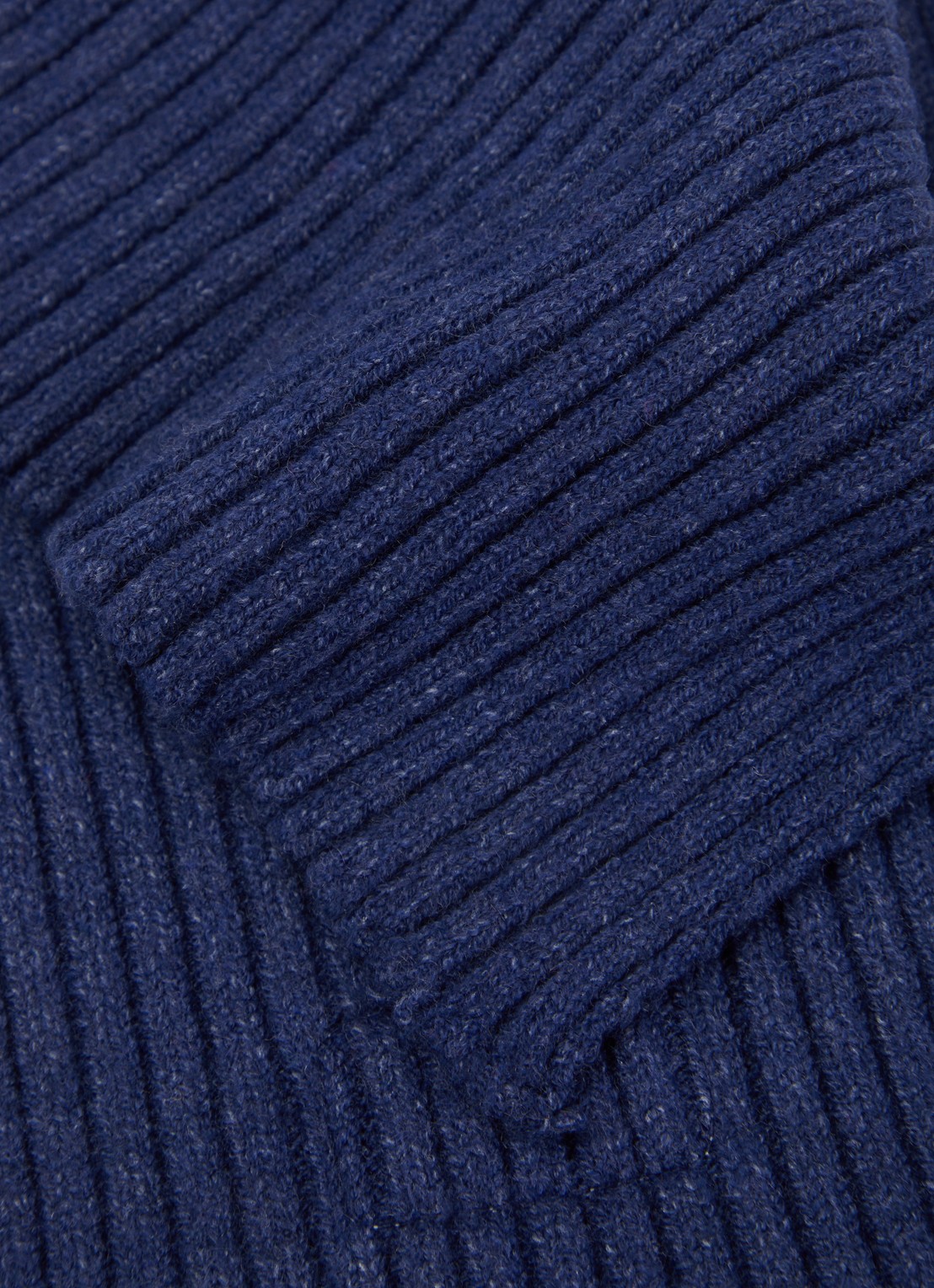 Barts Basalth ribgebreide sjaal 140 x 15 cm - detail 3 donkerblauw