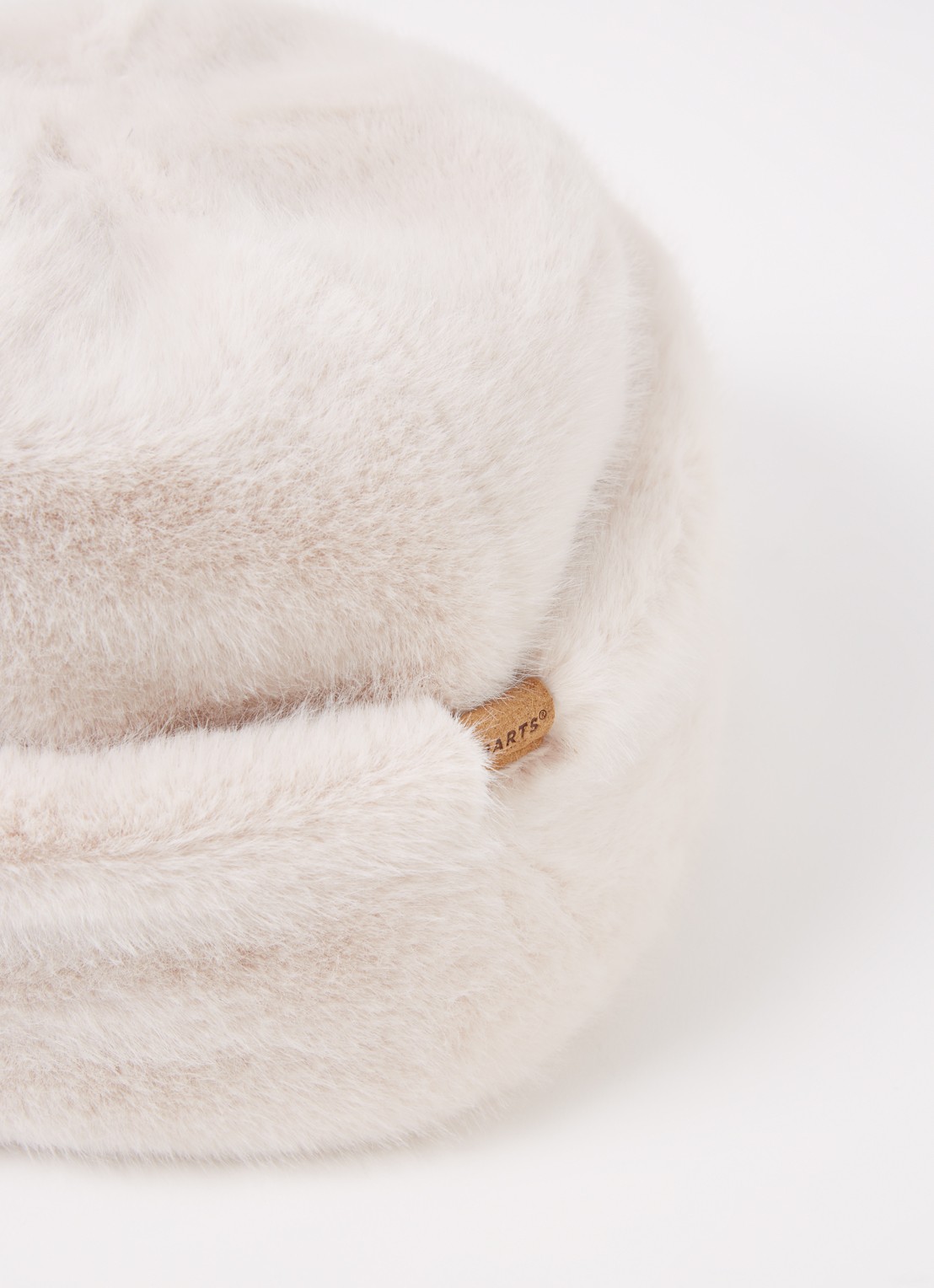 Barts Cherrybush muts van imitatiebont - detail 2 creme