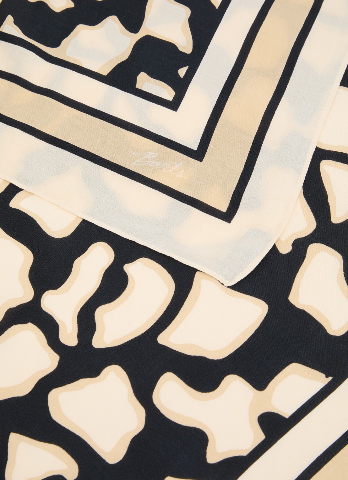 Barts Leylaf sjaal met print 62 x 62 cm - detail 3 creme