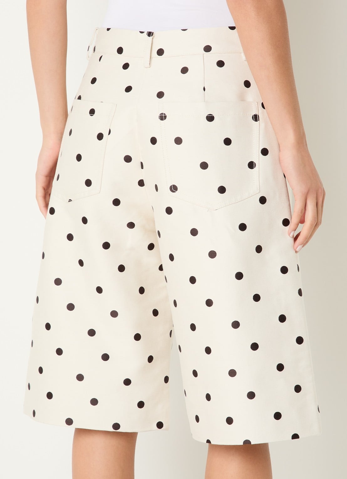 Baum und Pferdgarten Nianne high waist wide fit korte broek met stippenprint - achterkant 2 creme